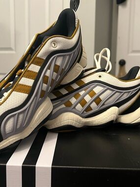 adidas Men's White and Gold Retro-Style Intimidation Low Sneakers. M 6.5
